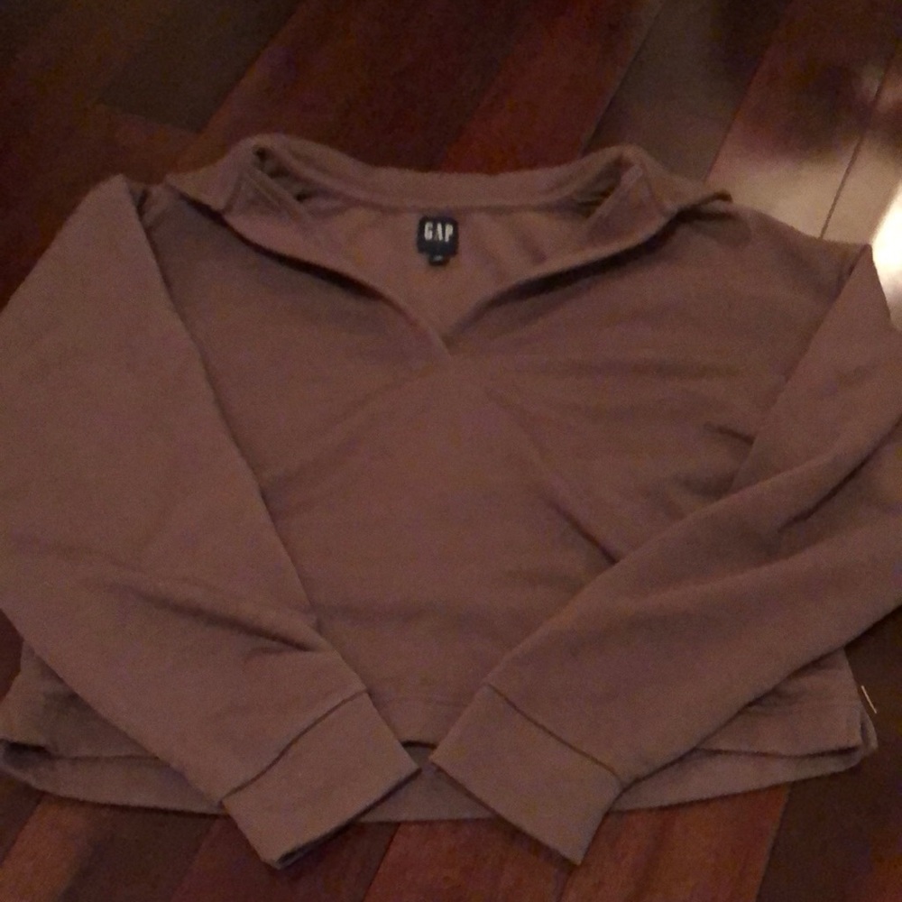 Gap size extra small. V-neck sweater slightly cropped purple. Like new.